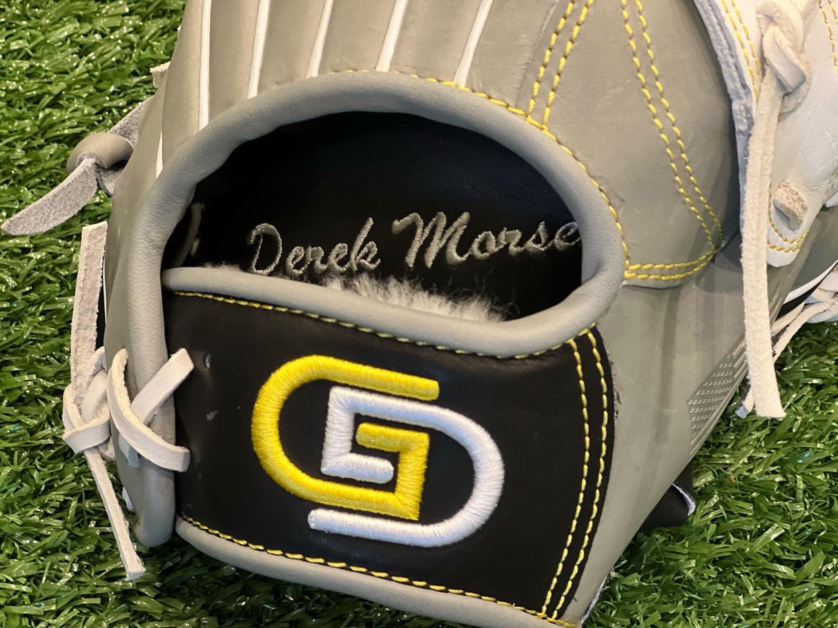 CUSTOM GAMEDAY SUPPLY FIELDING GLOVES & MITTS Gameday Supply llc